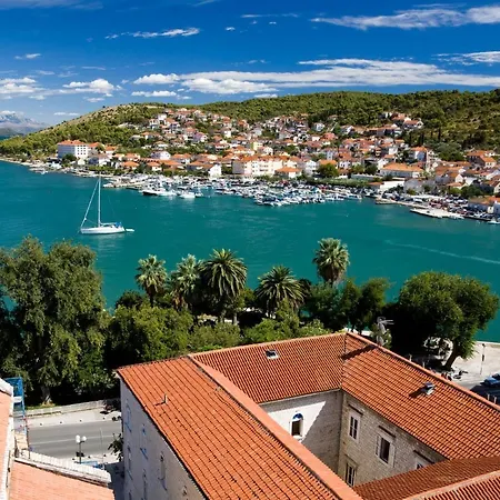 Vendégház In With Terrace, Air Conditioning, Wifi, Washing Machine 4237-4 Trogir