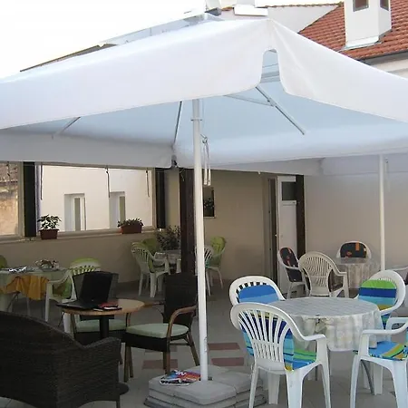 Vendégház In With Terrace, Air Conditioning, Wifi, Washing Machine 4237-4 *